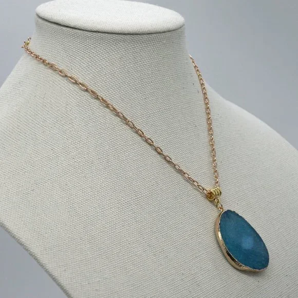 Necklace with blue quartz stone. - Picture 3 of 5